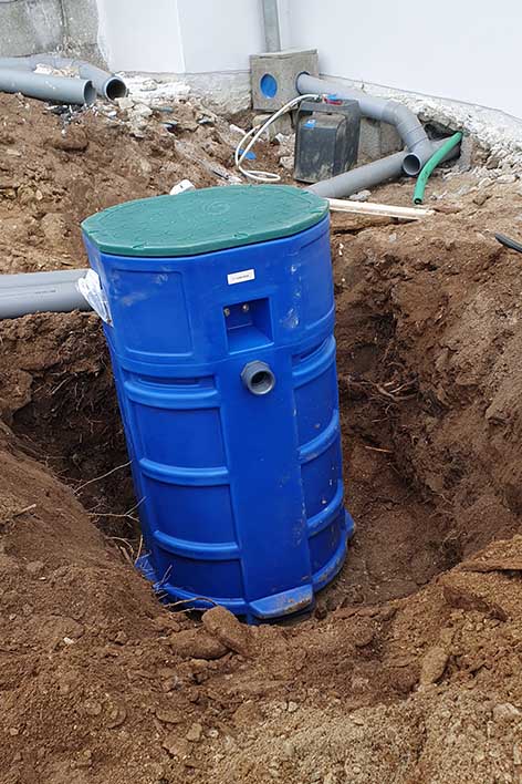 Cuve contenant une pompe de relevage